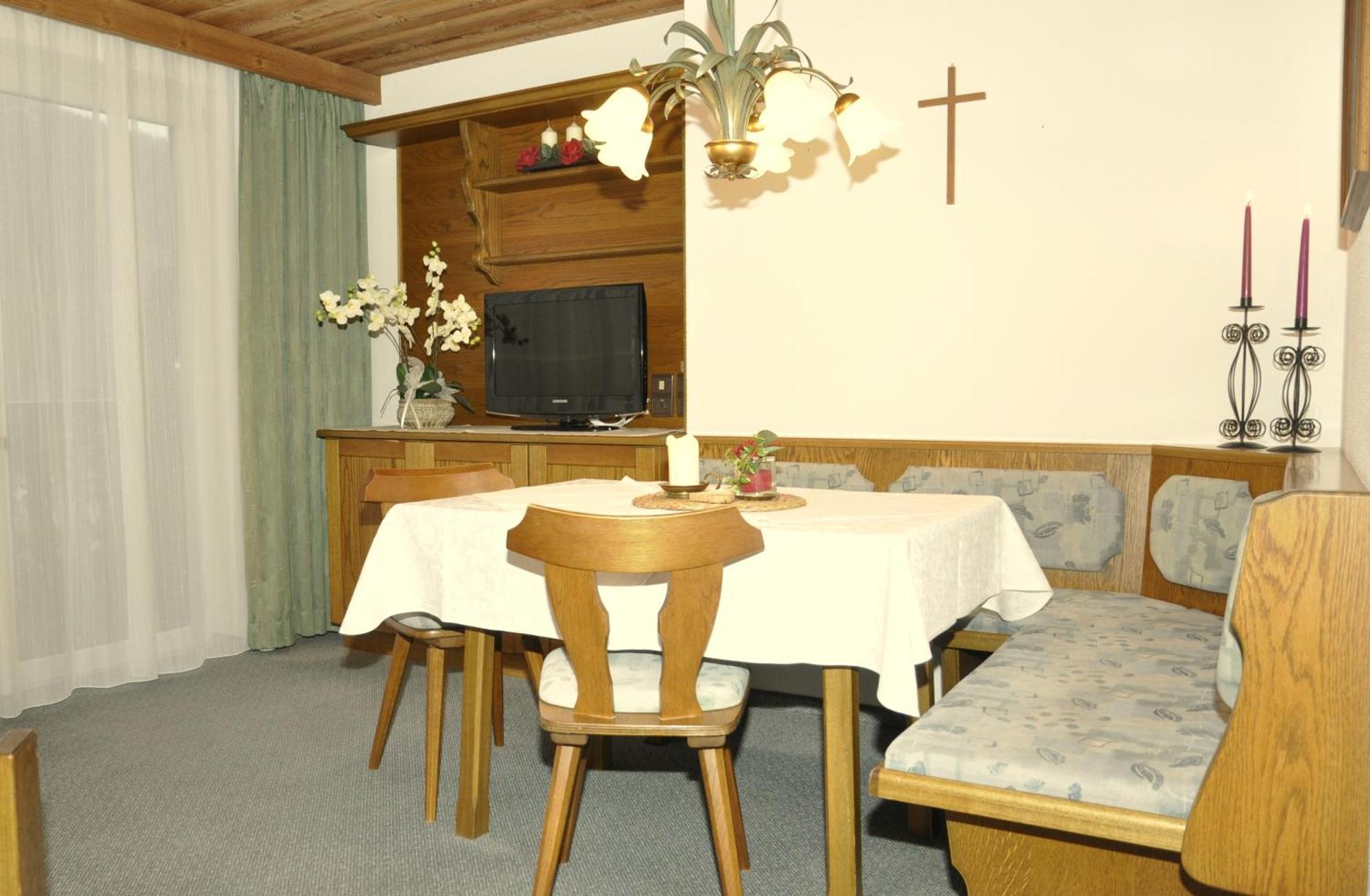 Auf Der Sonnenseite Apartment Шатвалд Стая снимка